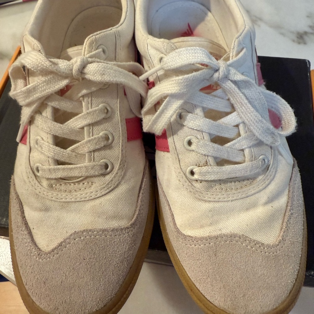 Gola Badminton Court White and Pink Women's Sneakers Sz 7
